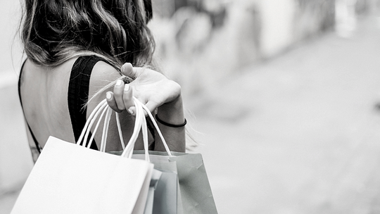 Gadgetmania. Usare shopping bag di carta, tela o materiali compostabili, può fare la differenza. 