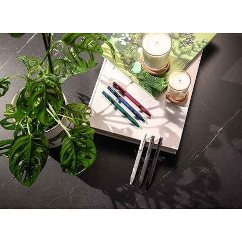 G91944 CLINT. Penna a sfera in alluminio riciclato (100% rAL) con finitura in gomma