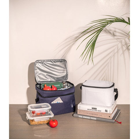 G92380 CANCUN. Borsa termica in poliestere riciclato 600D con cinghia regolabile
