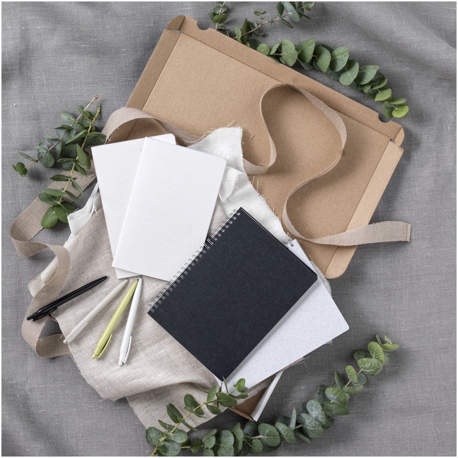 G107719 Quaderno formato A5 con rilegatura a spirale Bianco
